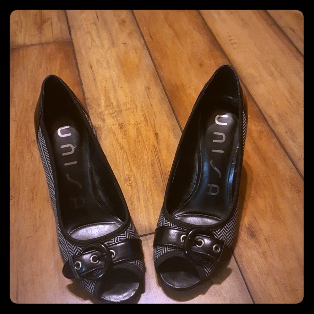 Unisa black and gray patterned heels with buckle